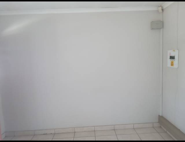 80M² BUILDING TO LET IN APEX